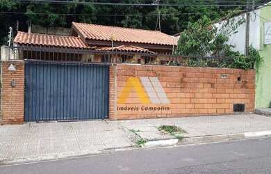 Imagem: A casa possui 4 Dormitórios, 2 Banheiros, 4 Vagas na garagem