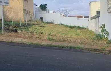 Imagem: O terreno possui 360m² de Área e está localizado em Vigilato