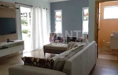 Imagem: A casa em condomínio possui 3 Dormitórios, 2 Banheiros, 2