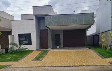 Imagem: A casa em condomínio possui 3 Dormitórios, 4 Banheiros, 4