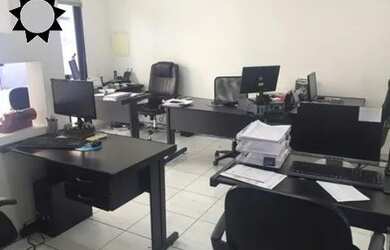 Imagem: O depósito possui 1 Vaga na garagem, 28m² de Área e está