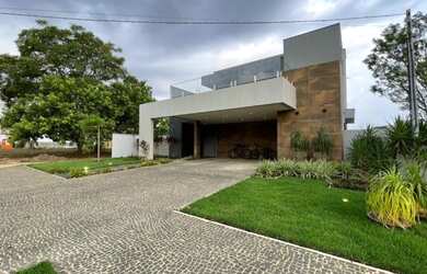 Imagem: A casa em condomínio possui 3 Dormitórios, 4 Banheiros, 3