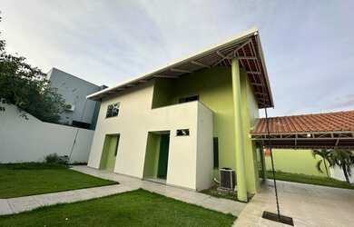 Imagem: A casa em condomínio para alugar possui 3 Dormitórios, 5 Banheiros