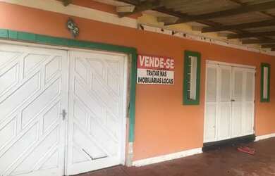 Imagem: A casa possui 5 Dormitórios, 2 Banheiros, 3 Vagas na garagem