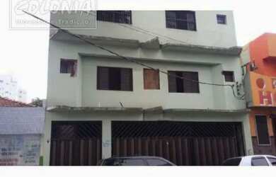 Imagem: O depósito possui 5 Vagas na garagem, 590m² de Área e está