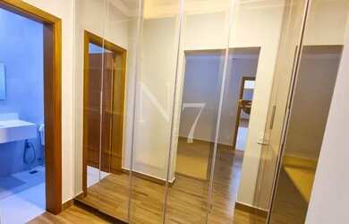 Imagem: A casa em condomínio possui 3 Dormitórios, 4 Banheiros, 2