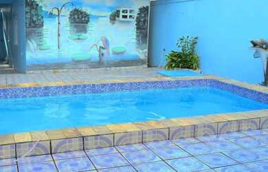 Imagem: A casa possui 2 Dormitórios, 3 Banheiros e 2 Vagas na garagem