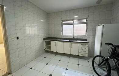 Imagem: A casa possui 5 Dormitórios, 4 Banheiros, 3 Vagas na garagem