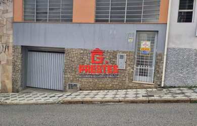 Imagem: A casa possui 2 Dormitórios, 1 Banheiro, 2 Vagas na garagem