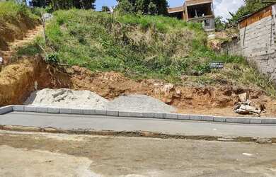 Imagem: O terreno possui 500m² de Área e está localizado em Vila