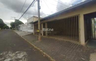 Imagem: A casa possui 3 Dormitórios, 3 Banheiros, 1 Vaga na garagem