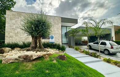 Imagem: A casa em condomínio possui 4 Dormitórios, 5 Banheiros, 5