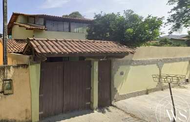 Imagem: A casa possui 3 Dormitórios, 2 Banheiros, 1 Vaga na garagem