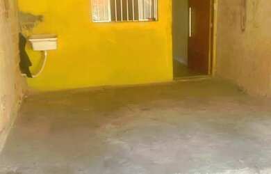 Imagem: A casa possui 2 Dormitórios, 2 Banheiros, 2 Vagas na garagem