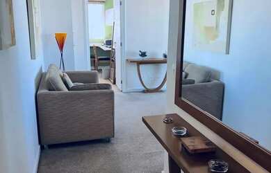 Imagem: O apartamento possui 1 Dormitório, 1 Banheiro, 1 Vaga na garagem