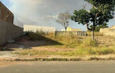 Imagem: O terreno possui 360m² de Área e está localizado em Dom