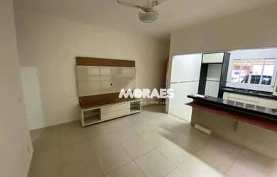 Imagem: A casa possui 3 Dormitórios, 3 Banheiros, 2 Vagas na garagem