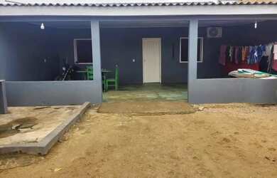 Imagem: A casa possui 2 Dormitórios, 1 Banheiro, 1 Vaga na garagem