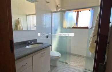 Imagem: A casa em condomínio possui 3 Dormitórios, 5 Banheiros, 2