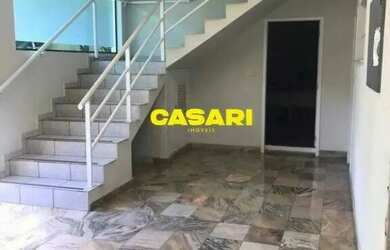 Imagem: O depósito possui 2 Vagas na garagem, 600m² de Área e está