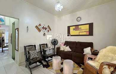 Imagem: A casa possui 2 Dormitórios, 1 Banheiro, 1 Vaga na garagem