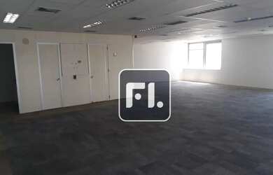 Imagem: O depósito possui 5 Vagas na garagem, 300m² de Área e está