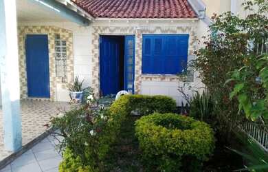 Imagem: A casa possui 2 Dormitórios, 1 Banheiro, 1 Vaga na garagem