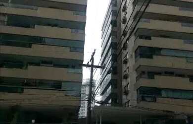 Imagem: O apartamento possui 4 Dormitórios, 2 Banheiros, 2 Vagas na