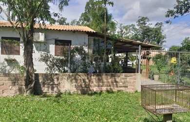 Imagem: A casa possui 4 Dormitórios, 4 Banheiros, 2 Vagas na garagem