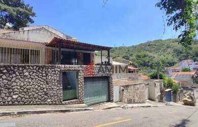 Imagem: A casa possui 3 Dormitórios, 2 Banheiros, 1 Vaga na garagem