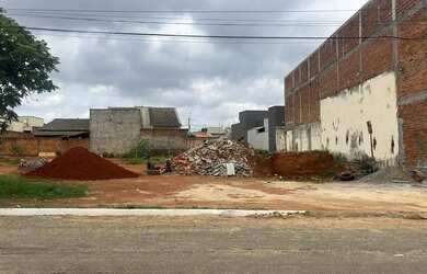 Imagem: O terreno à venda possui 744m² de Área e está localizado