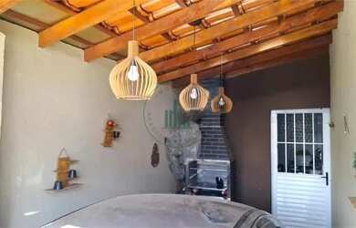 Imagem: A casa possui 2 Dormitórios, 1 Banheiro, 1 Vaga na garagem