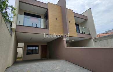 Imagem: A casa possui 3 Dormitórios, 2 Banheiros, 1 Vaga na garagem