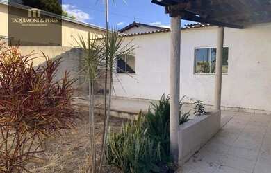 Imagem: A casa possui 2 Dormitórios, 1 Banheiro, 3 Vagas na garagem