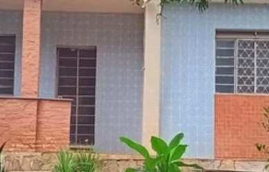 Imagem: A casa possui 5 Dormitórios, 3 Banheiros, 360m² de Área e