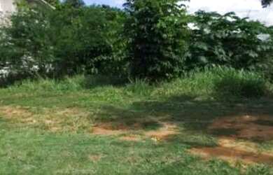 Imagem: O terreno possui 4.000m² de Área e está localizado em Santo