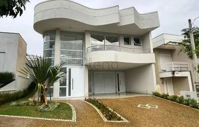 Imagem: A casa em condomínio possui 4 Dormitórios, 5 Banheiros, 4