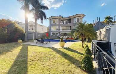 Imagem: A casa em condomínio possui 5 Dormitórios, 5 Banheiros, 5