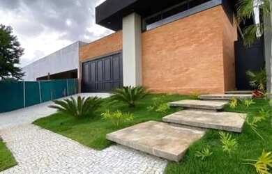 Imagem: A casa possui 2 Dormitórios, 3 Banheiros, 2 Vagas na garagem