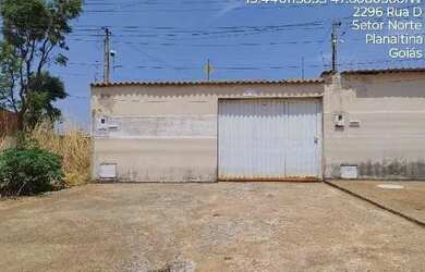 Imagem: A casa possui 2 Dormitórios, 1 Banheiro, 1 Vaga na garagem