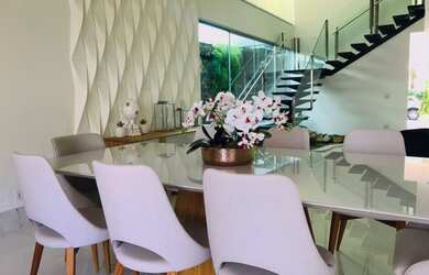 Imagem: A casa em condomínio possui 4 Dormitórios, 5 Banheiros, 4