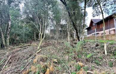 Imagem: O terreno possui 421m² de Área e está localizado em Gramado