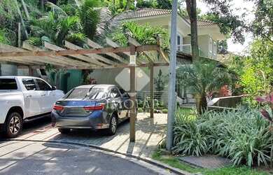 Imagem: A casa em condomínio possui 4 Dormitórios, 5 Banheiros, 2