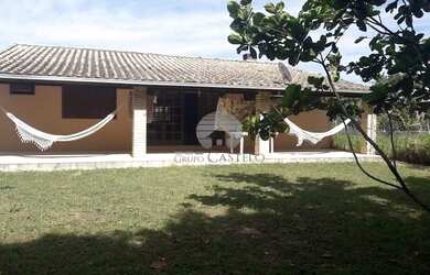 Imagem: A casa possui 3 Dormitórios, 3 Banheiros, 3 Vagas na garagem