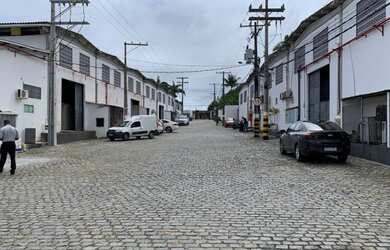 Imagem: O depósito possui 1 Vaga na garagem, 150m² de Área e está