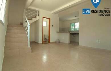 Imagem: A casa possui 2 Dormitórios, 2 Banheiros, 2 Vagas na garagem