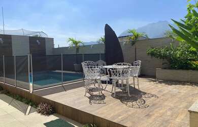 Imagem: A casa em condomínio possui 5 Dormitórios, 5 Banheiros, 2