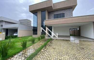 Imagem: A casa em condomínio possui 4 Dormitórios, 2 Banheiros, 4