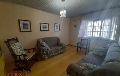 Imagem: A casa possui 3 Dormitórios, 2 Banheiros, 3 Vagas na garagem