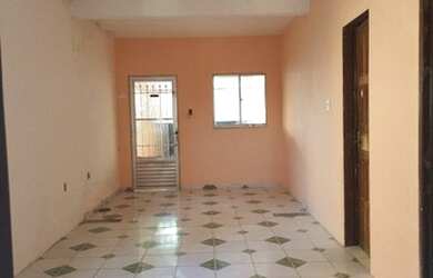 Imagem: A casa possui 2 Dormitórios, 1 Banheiro, 1 Vaga na garagem